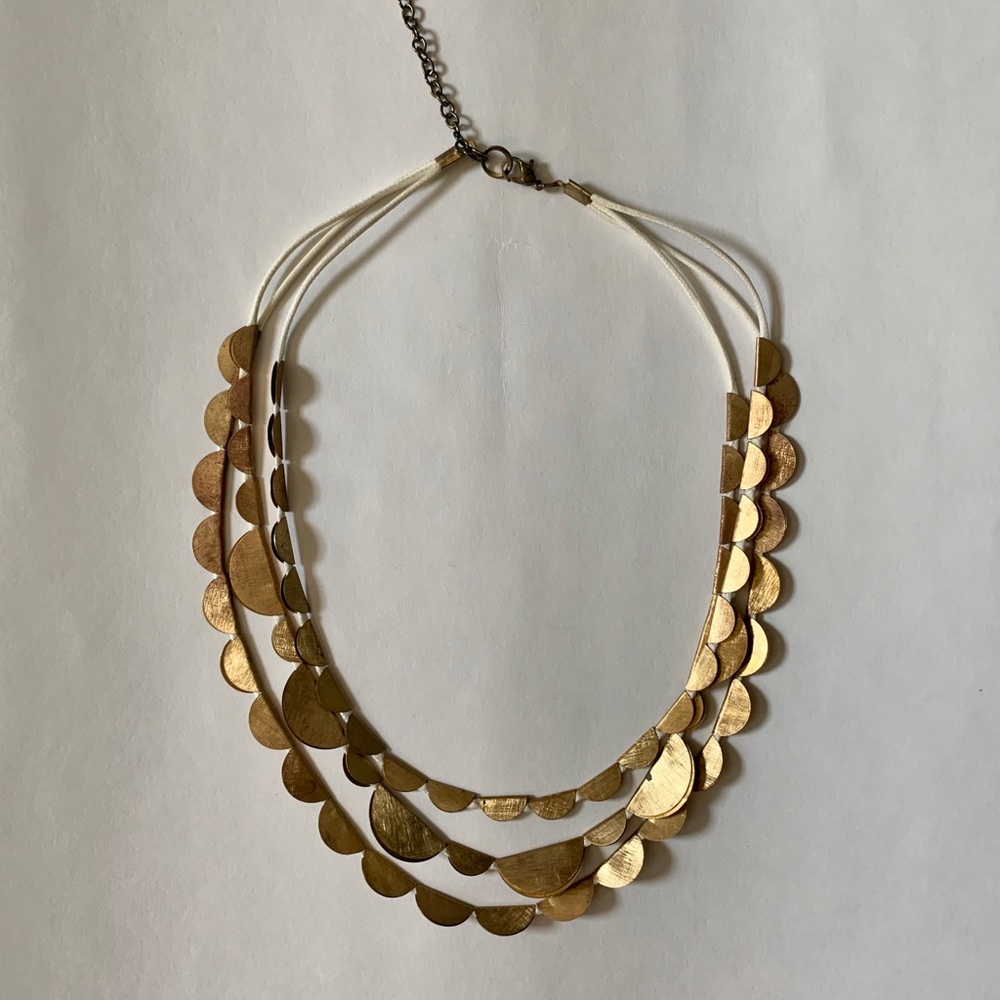 Scalloped gold tiered necklace
